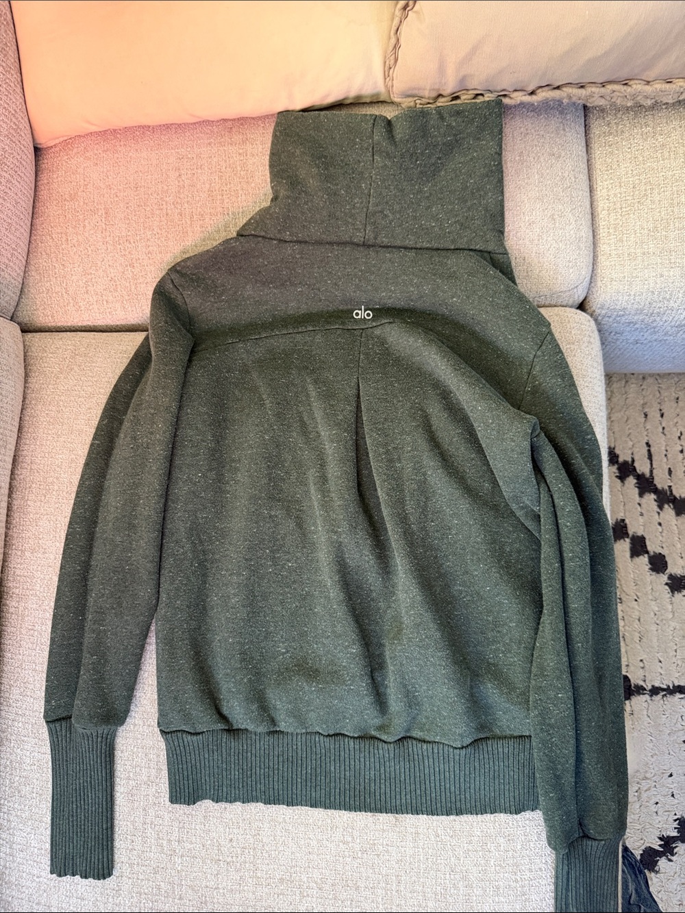 ALO Yoga Women’s Olive Green Turtleneck Mockneck Sweatshirt